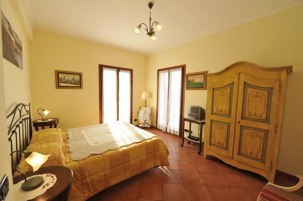 B&B Ca' De Pippu Diano Castello Exterior photo